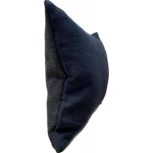 coussin-rectangle-noir-debout