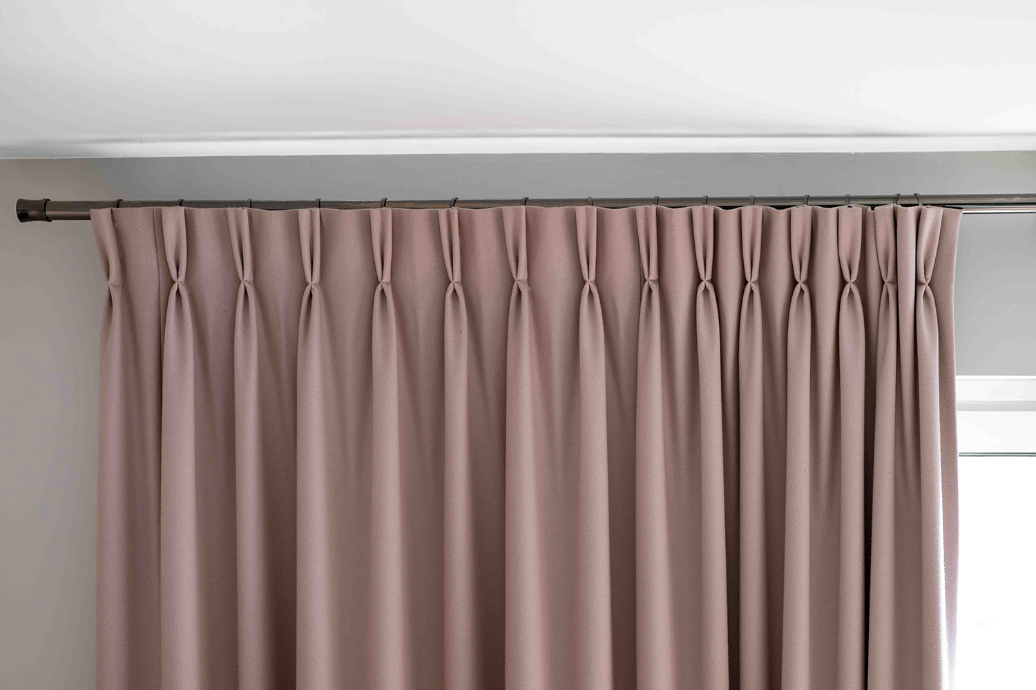 rideaux sur-mesure rose